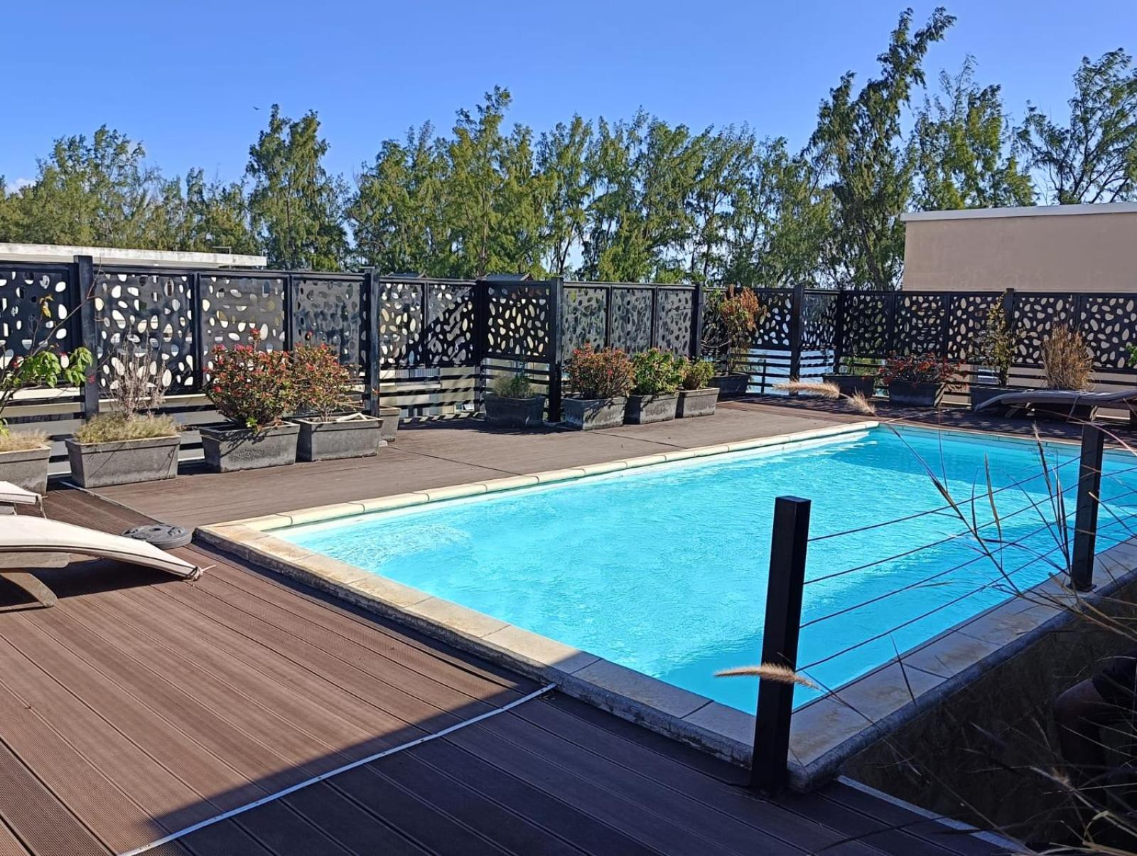 Flic-en-Flacq Newly Renovated Studio Apartment With Rooftop Pool, Few Steps To The Beach מראה חיצוני תמונה